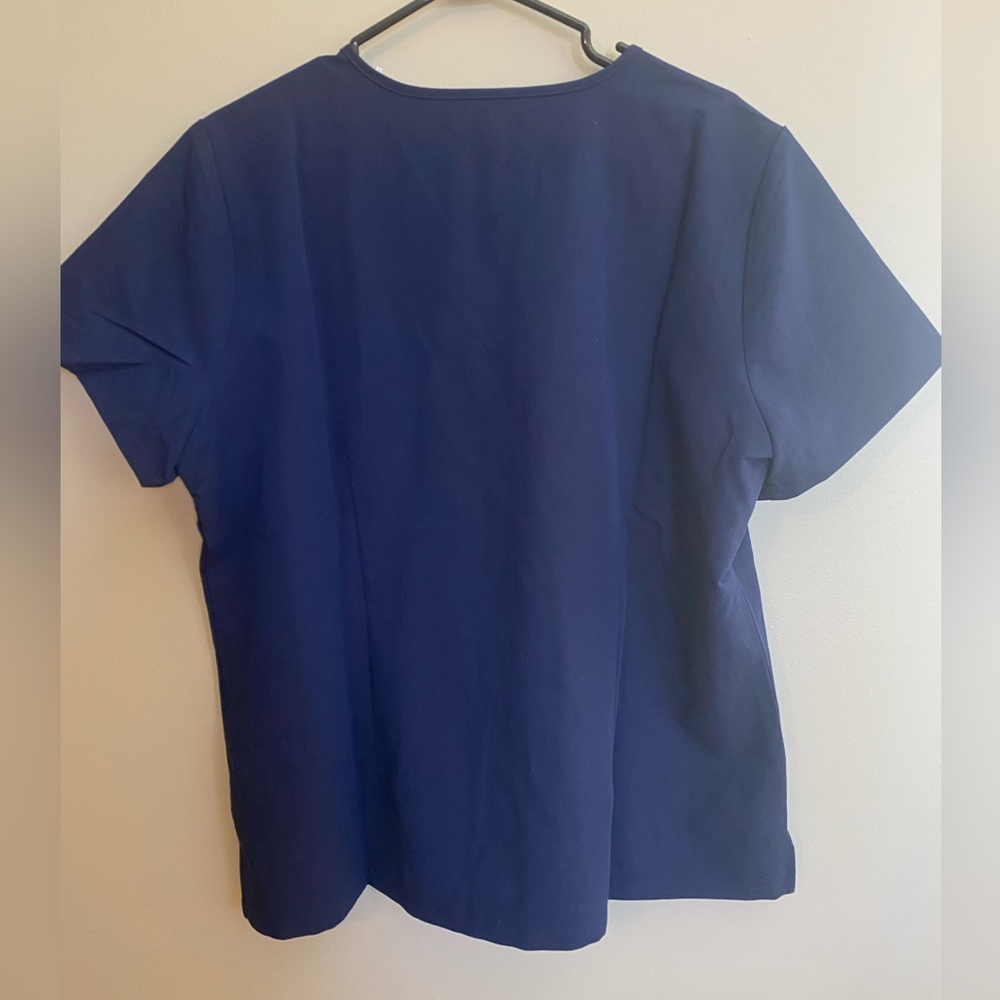 NWT Figs Catarina Top Navy Blue One Front Pocket Size XL Petite - Picture 9 of 10